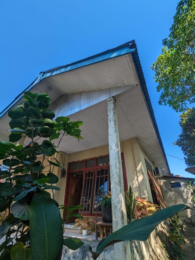 Agusfamily Homestay Labuan Bajo Exterior photo