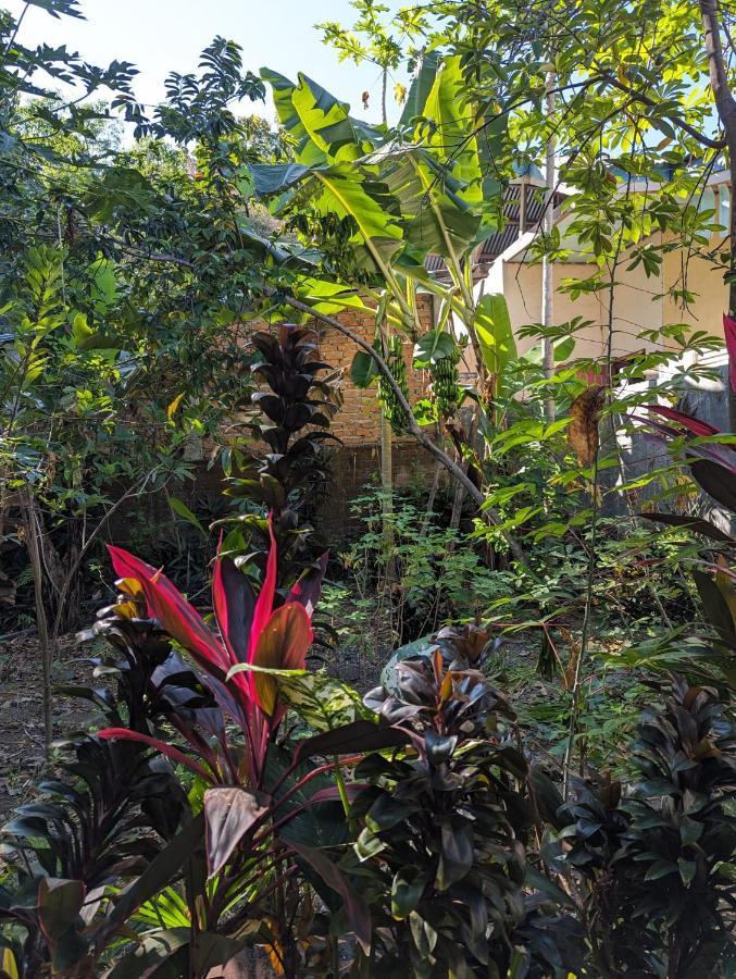 Agusfamily Homestay Labuan Bajo Exterior photo